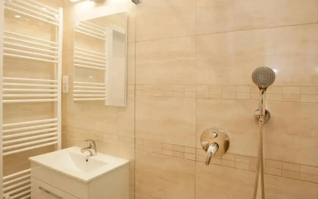 Robinia Apartment