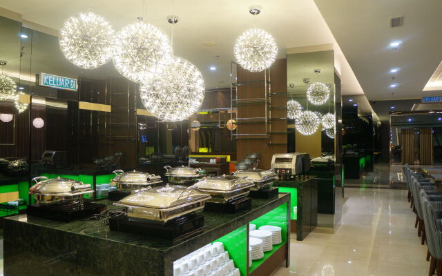 Greens Hotel & Suites