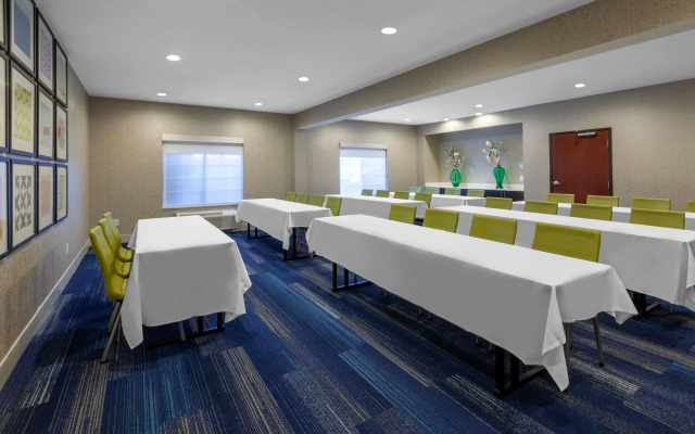 Holiday Inn Express Hotel & Suites Woodhaven by IHG