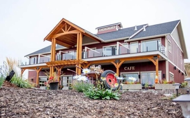 Hillcrest Farm Market B&B