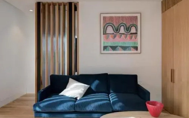 BOUTIQUE STAYS - Woodfin House