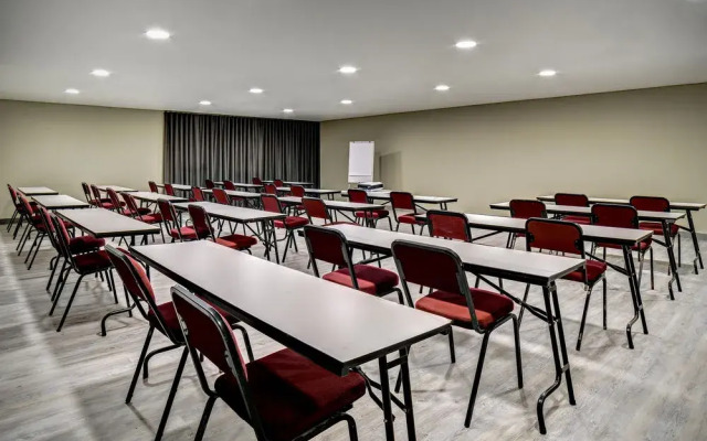 Evander Villas Hotel and Conference Center
