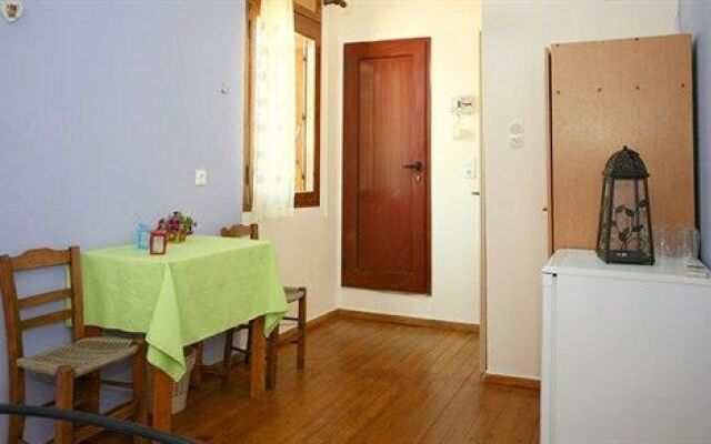 Morfea's Nest Rooms & Studios