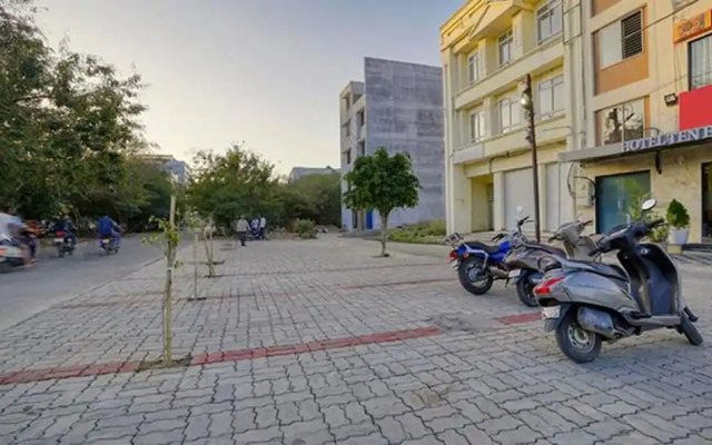 FabHotel Ten Eleven Grand