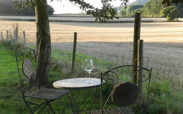 Cosy 5m Bell Tent Glamping in Rural Herefordshire