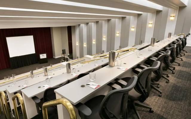 DoubleTree by Hilton New York LaGuardia Airport