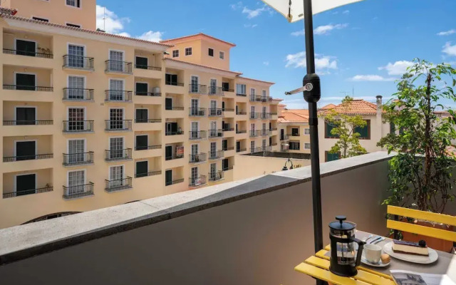 Apartamentos na Praça by An Island Apart