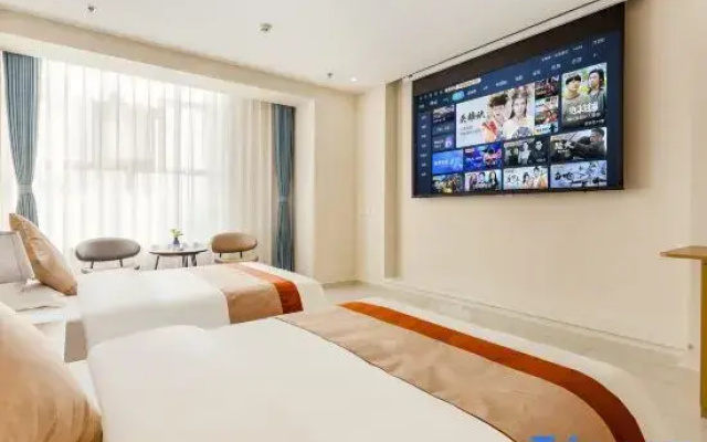 Zhengding Little Dolphin Business Hotel