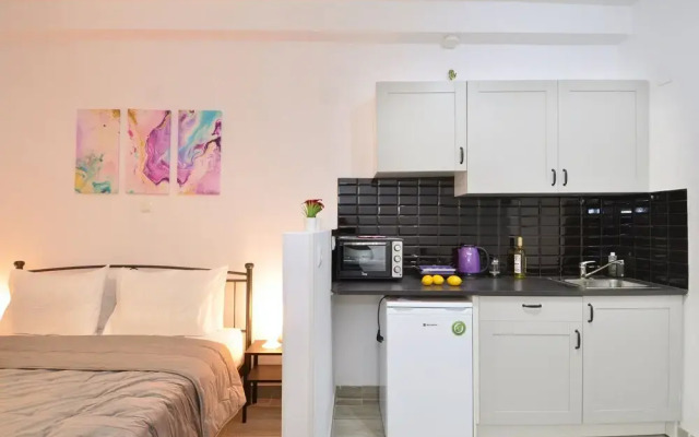 Metaxourgeio B A Minimal Apartment