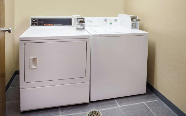 Super 8 by Wyndham Dwight