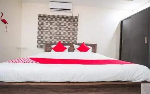 Oyo 22445 Lakshmi Residency