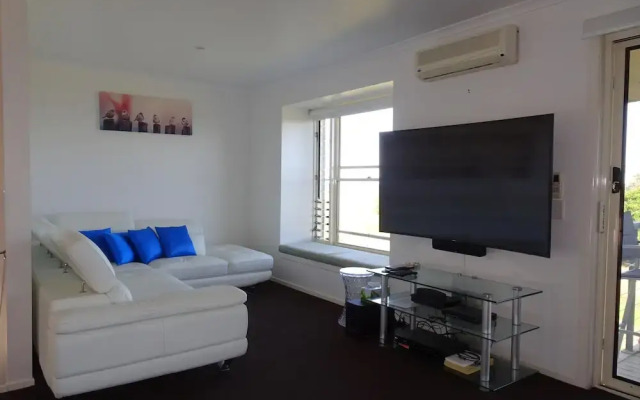 Sea Views at Aqualuna - 3 Bed Apartment