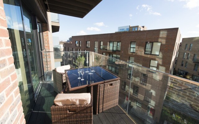Stunning 1BR with Balcony in Zone 1!