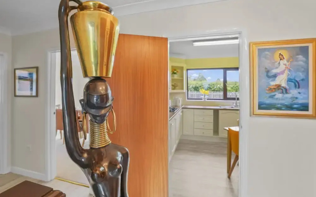 House - Sleeps 6 & Free Parking