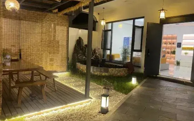 Yuepeng Joy House Inn  (Wuyuan high-speed railway station)