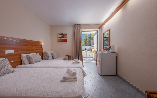 Dionysos Hotel & Suites