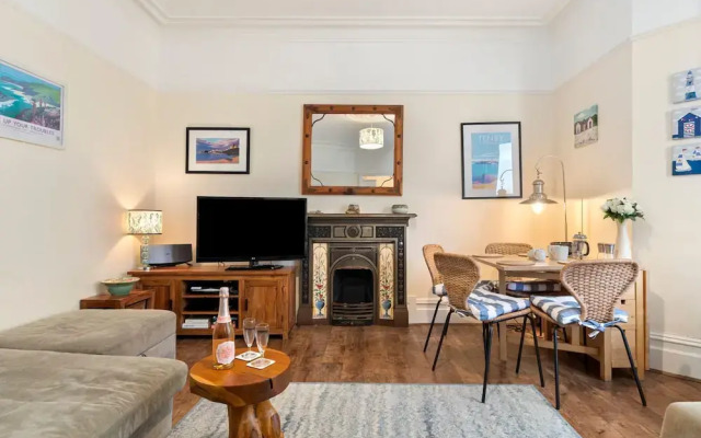 Sherbourne House - Seaside Apartment