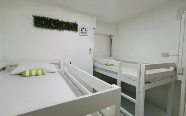Resort’s Side Hostel near Shangrila
