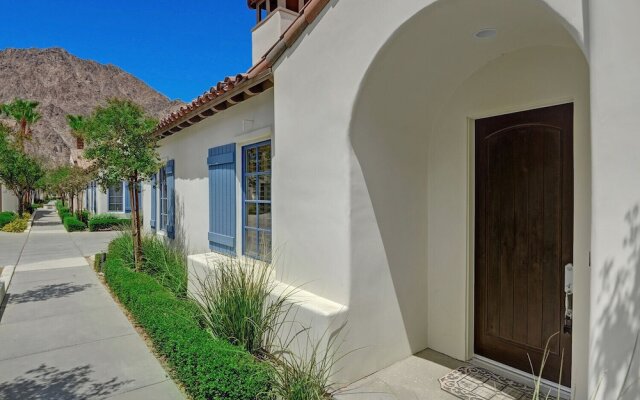 Barefoot Villa Mountain Views & Luxury Spa Access