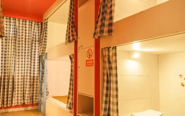 ShangriLa Free Life Youth Hostel