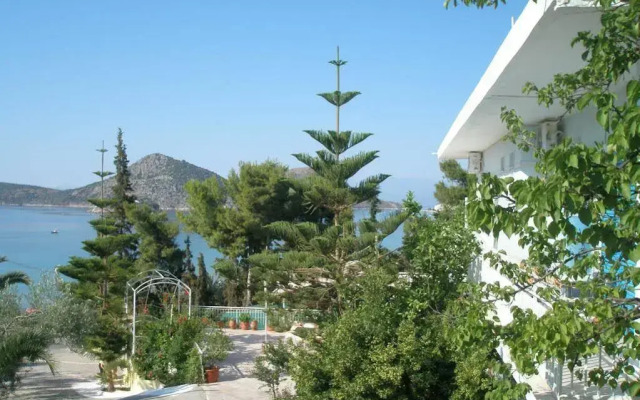 Tolon Beach Hotel