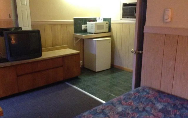 Airport Motel