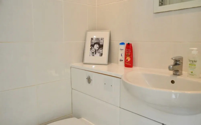 Contemporary 2 Bedroom Apartment in Bristol City Centre