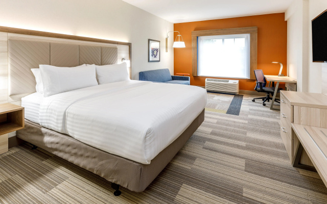 Holiday Inn Express & Suites Sturbridge by IHG
