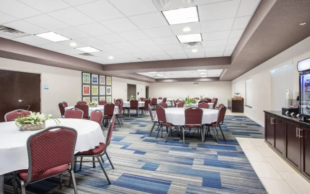 Holiday Inn Express & Suites Glasgow by IHG