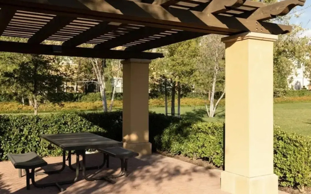Beautiful 3 Bedroom Townhome in Irvine