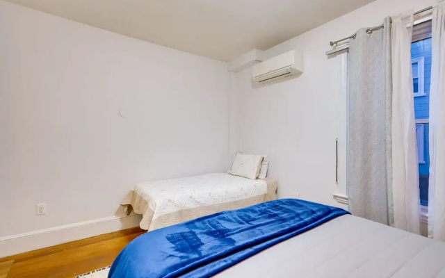 Pet-friendly Salem Apartment w/ Shared Deck!