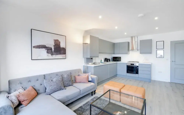 Luxury 1 & 2 bed Apartment free parking