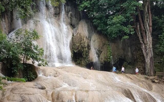 Sai Yok Noi Blue Mountain Resort