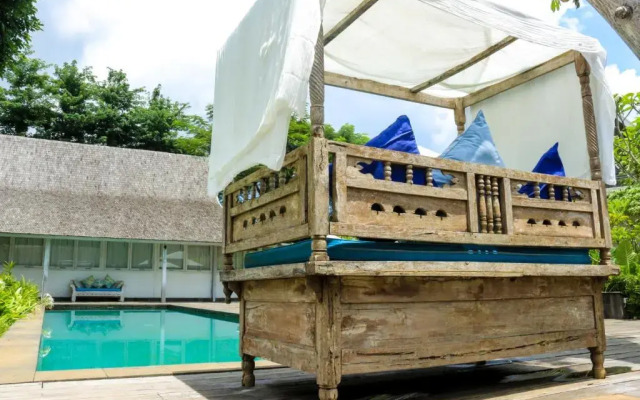 Chanteak Bali - White House 1
