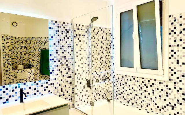 Apartment with 2 Bedrooms in Paris, with Balcony And Wifi