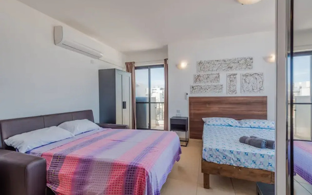 Seashells Studio Seaview terrace by Getaways Malta