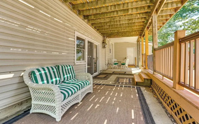 Private Pool & Yard: Pet-friendly Home in Toledo