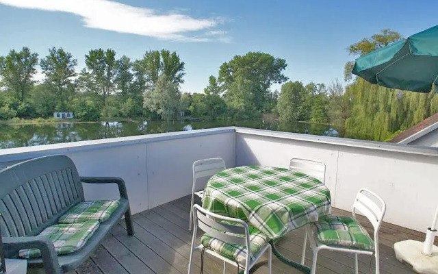 Ferienwohnung mit Terrasse und Privatsee