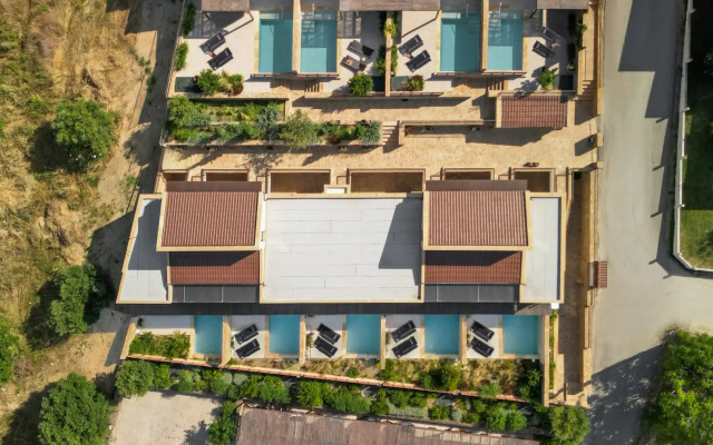 Pnoes Luxury Suites