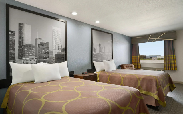 Super 8 By Wyndham Houston/Dtwn/I-610