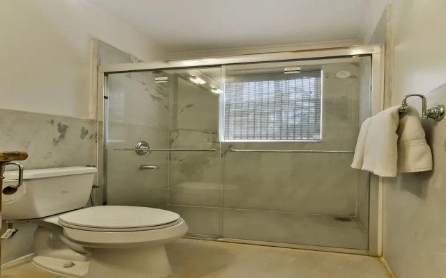 OYO 806 Hotel Safira River Front