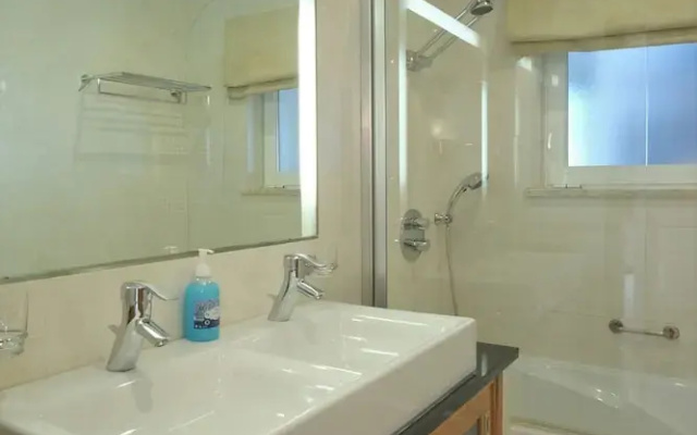 Monte Laranja Apt in Lagos
