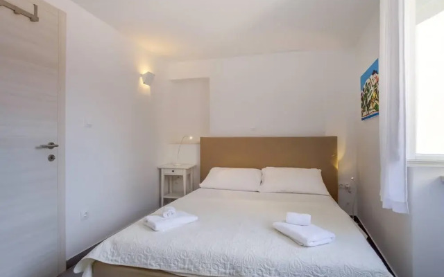Impeccable 4-bed Apartment in Osor