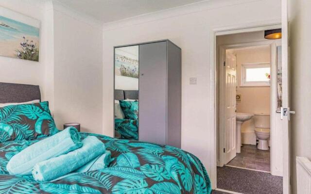 Lovely Apartment 2 King & 2 Single Beds