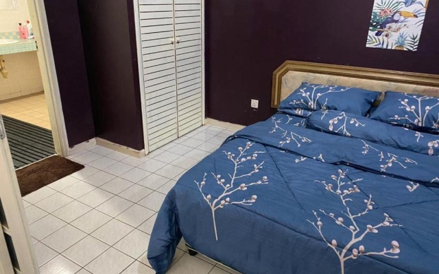 Paradise resort Apartment 2 bedroom Seaview and beachfront Family friendly unit – Guest Rooms – Port Dickson