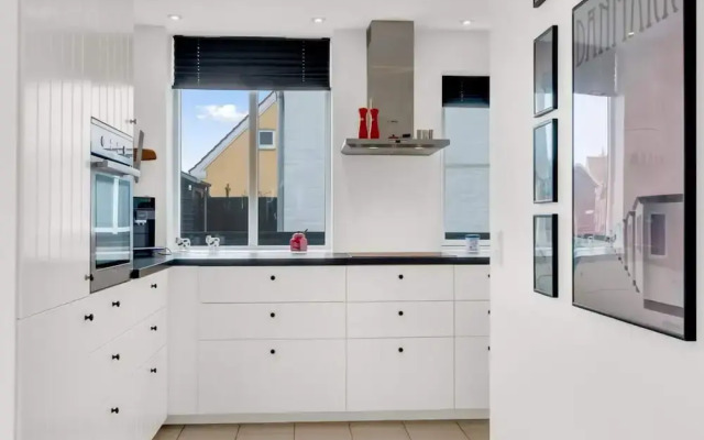 Holiday Home, 750m From Beach