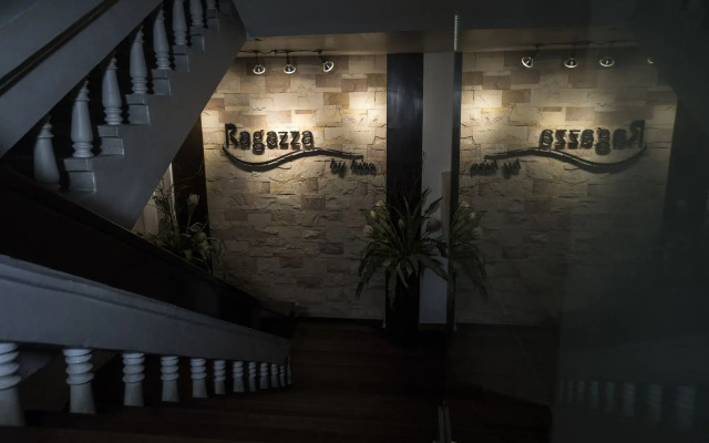 Kiss Gardenhome Chic Hotel