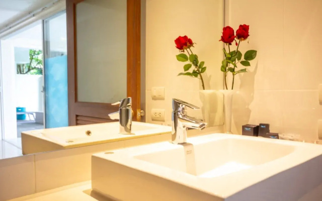 Grand Bleu Ocean View Pool Suite