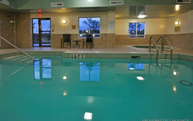 Holiday Inn Express Hotel & Suites Ottawa Airport by IHG