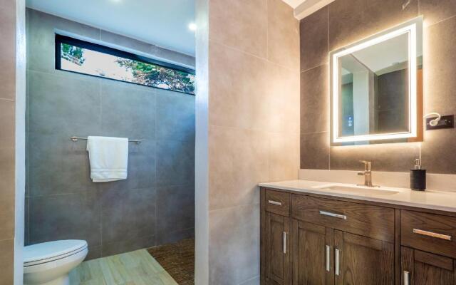 Newly Renovated 8 Bedroom Ocean Front Villa with Pool